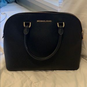 BARELY USED LARGE BLACK MICHAEL KORS SATCHEL